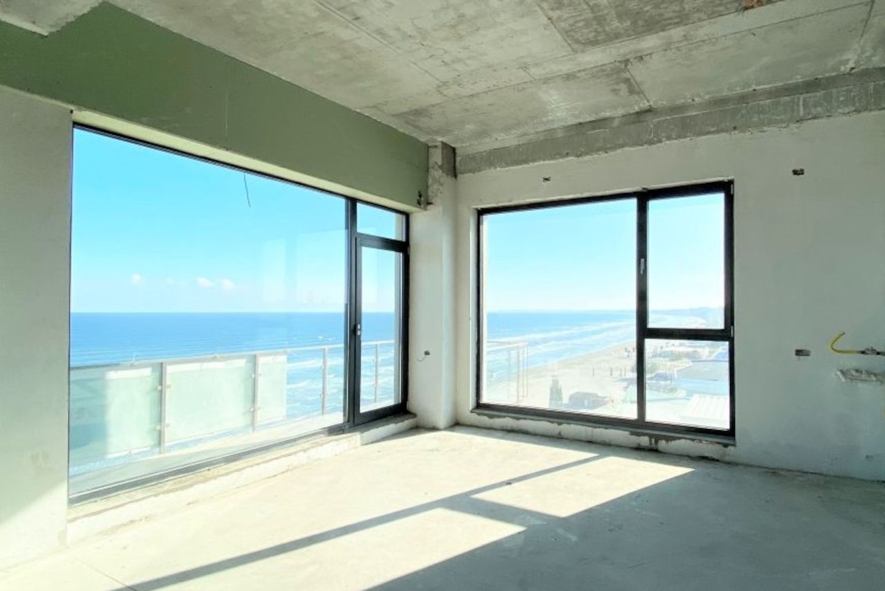 Penthouse la înălțime în prima linie și priveliște frontală către mare