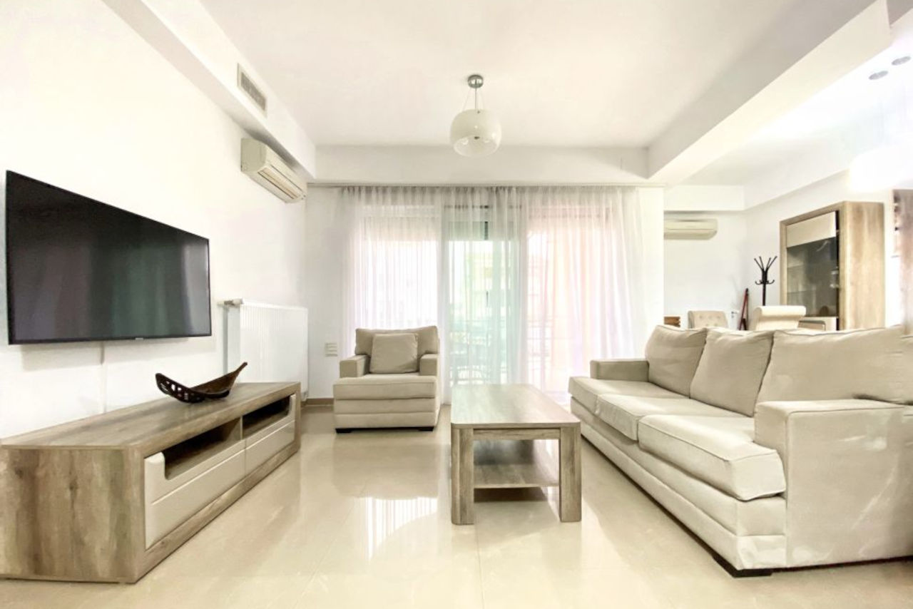 Apartament cu 3 camere la cateva minute de plaja și loc parcare