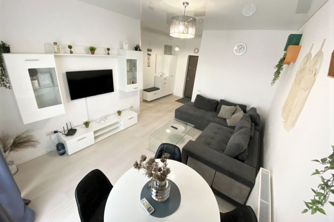 Apartament modern cu vedere liberă în zona Hanul Piratilor, la 300m de plajă